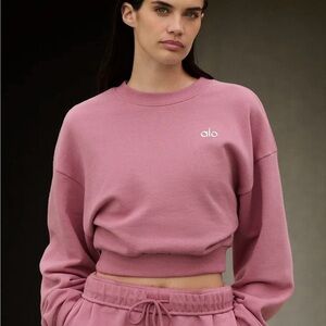 ALO Yoga Pink Cropped Sweatshirt worn twice only! Size XS